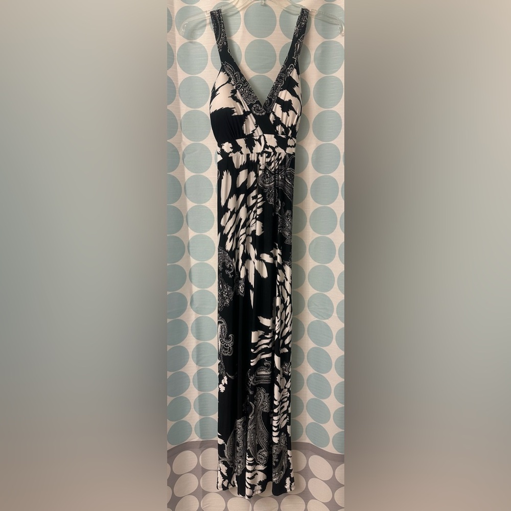 Women’s V neck dress, black/white, Size Small